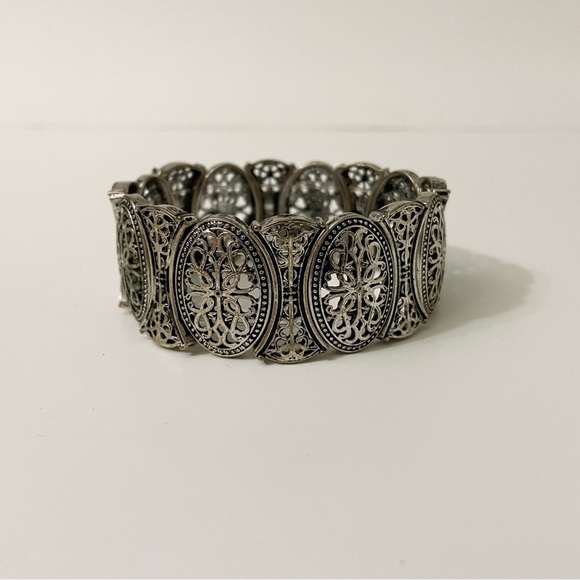 Vintage Silver Tone Filigree Stretch Bracelet - Picture 13 of 13